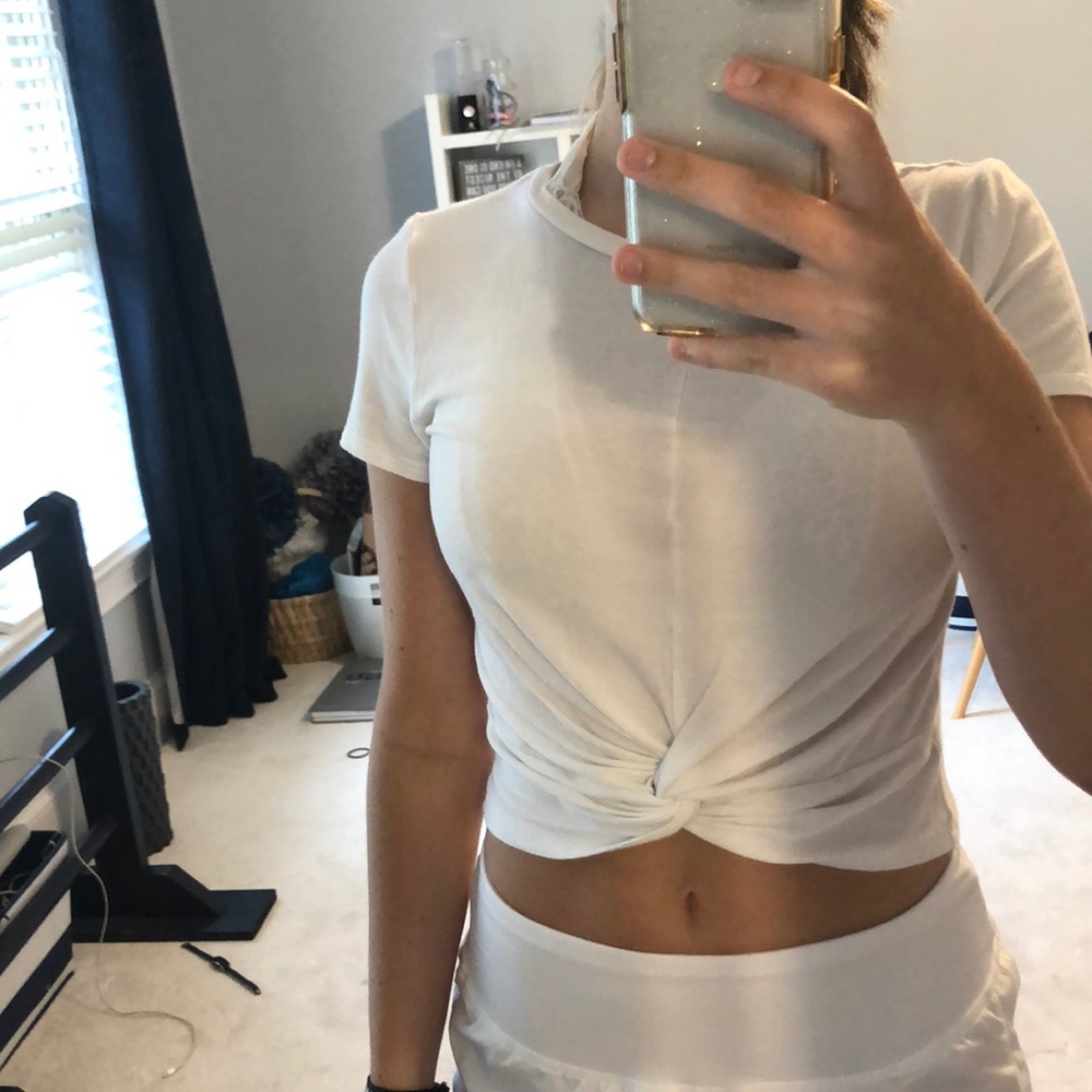 crop twist tee